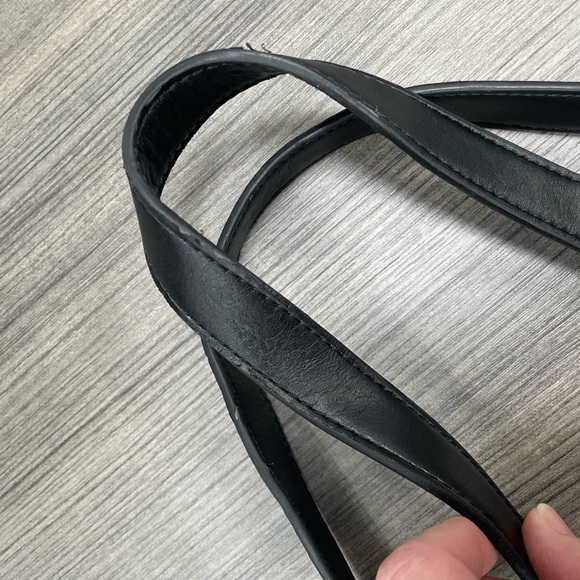 Tommy Hilfiger Monogram Stylish Tote Bag Black and Gold - Picture 14 of 16